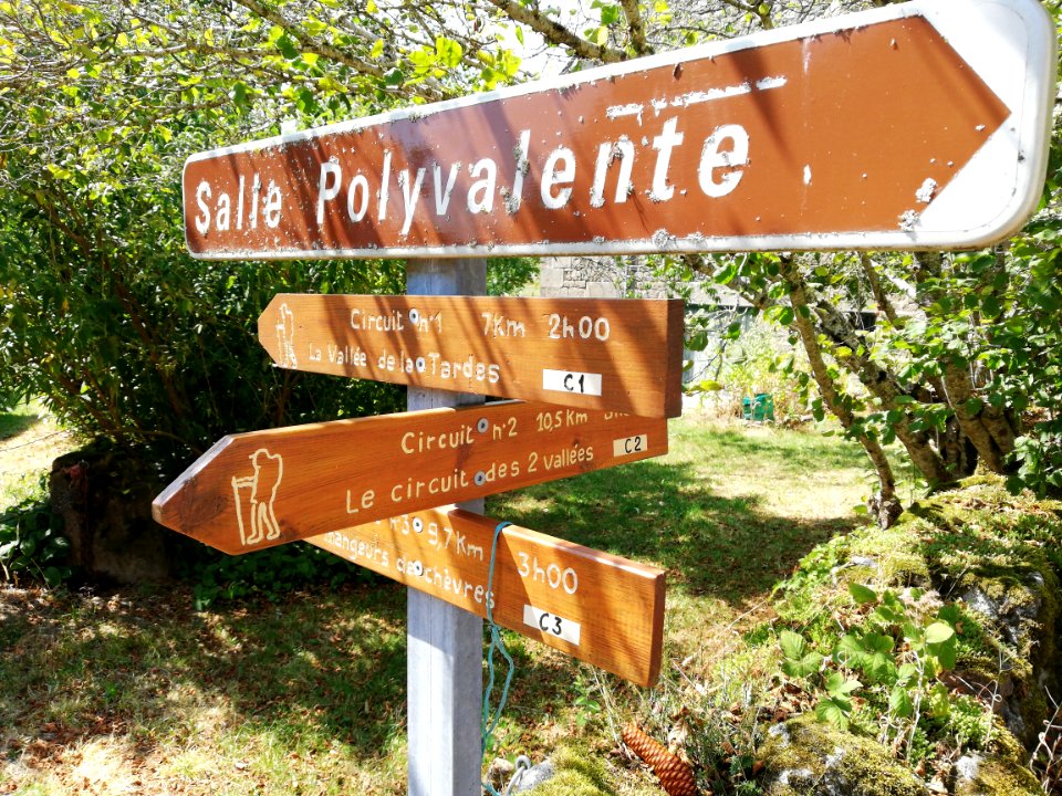 Saint-Silvain-Bellegarde panneaux chemins rando