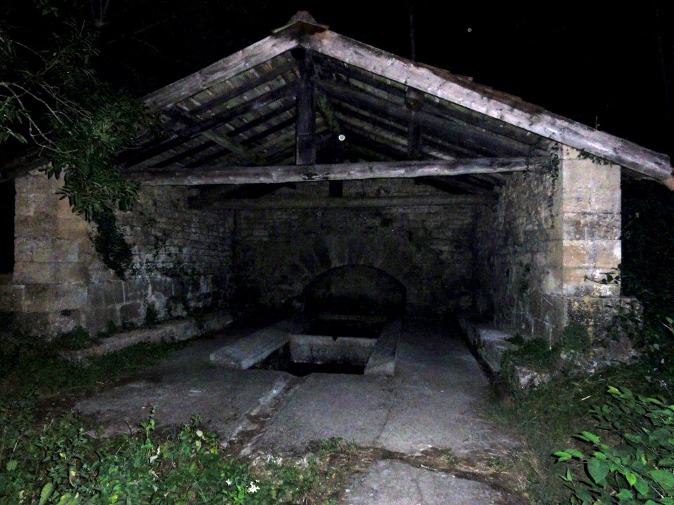 Saint-Supplet (Meurthe-et-M.) lavoir la nuit (01)