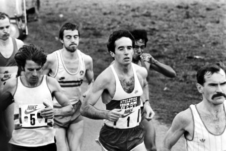 Salazar (nr. 1) in actie, links naast hem Rodolfo Gómez, winnaar in 1982, Bestanddeelnr 932-5566