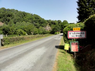 Saint-Léonard-des-Bois (Sarthe) entrée