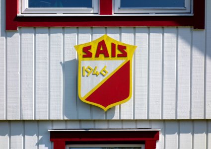 SAIS emblem on the club house at Brastad arena