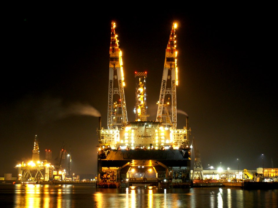 Saipem 7000 at night p2 24January2006