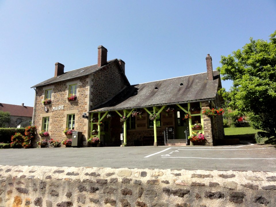 Saint-Léonard-des-Bois (Sarthe) mairie