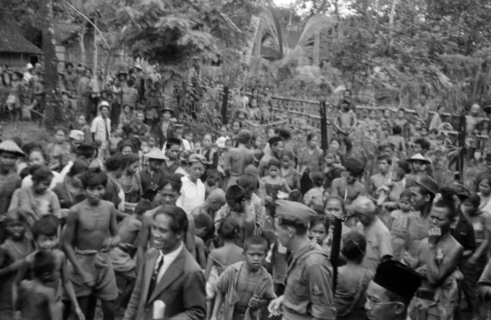 Salatiga Het Nederlandse Rode Kruis heeft op grote schaal de hulpverlening in d, Bestanddeelnr 372-5-2