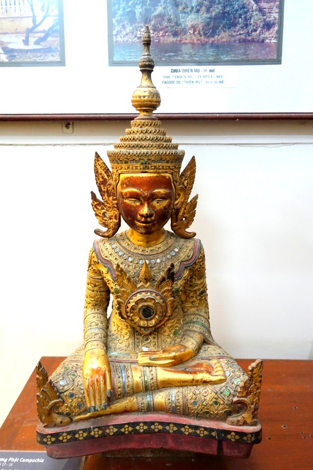 Sakyamuni, Cambodia, 19th century AD, wood and engraved glass - Museum of Vietnamese History - Ho Chi Minh City - DSC06033