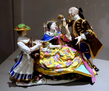 Sale of heart-shaped boxes, Johann Joachim Kaendler, Meissen Porcelain Factory, c. 1738, hard-paste porcelain - Wadsworth Atheneum - Hartford, CT - DSC05164