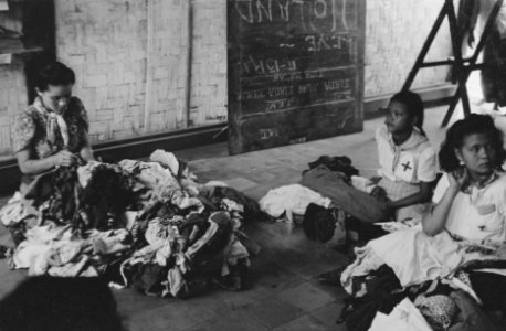 Salatiga Het Rode Kruis aan de arbeid in de bevrijde gebieden van Indonesie. Op, Bestanddeelnr 372-4-1