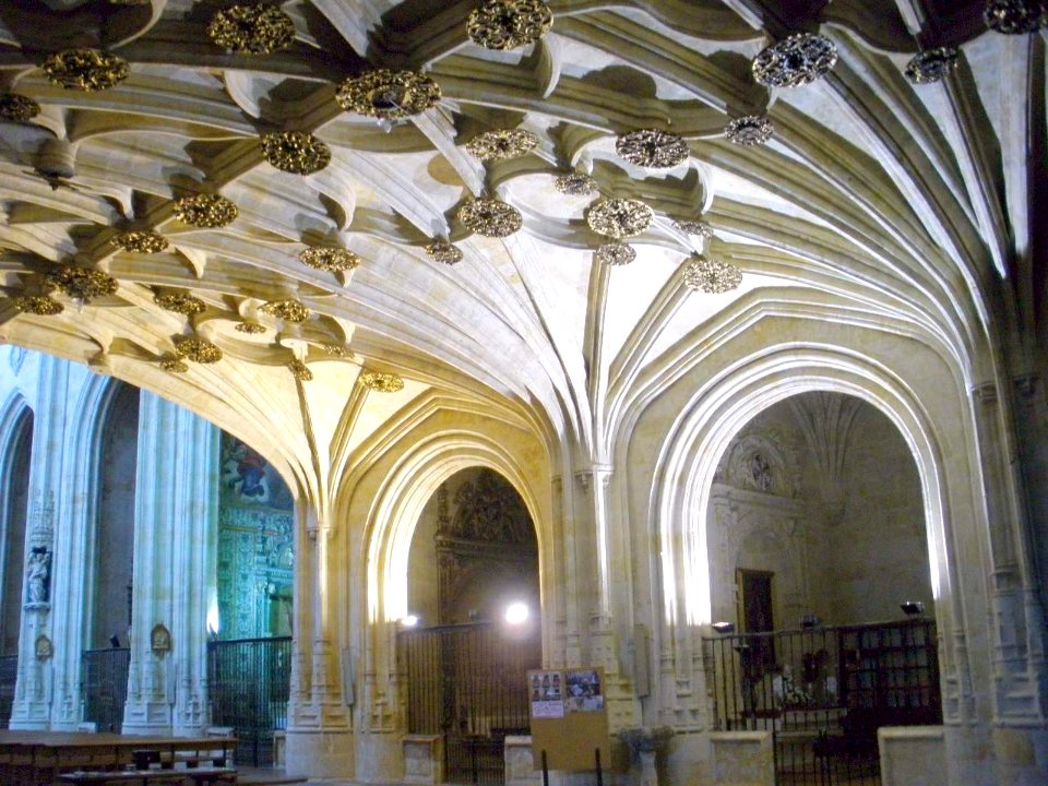 Salamanca - Convento de San Esteban, interior de la iglesia 20