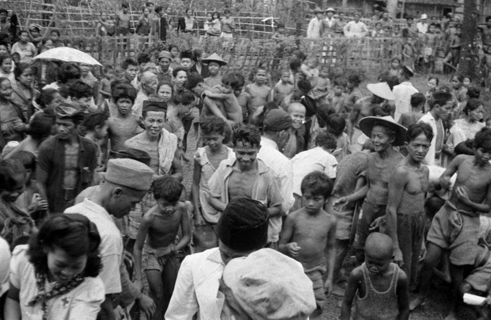 Salatiga Het Nederlandse Rode Kruis heeft op grote schaal de hulpverlening in d, Bestanddeelnr 372-5-1