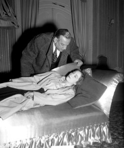 Scene uit Ninotchka, van Melchior Lengyell, door de Haagse Comedie. Cees Laseu, Bestanddeelnr 904-3344