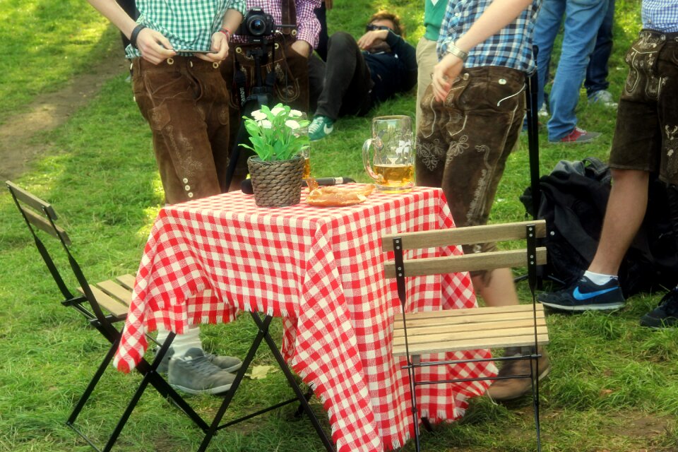 People outdoors summer