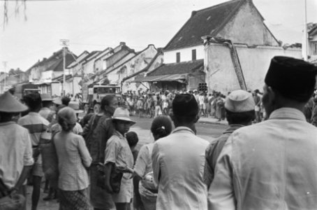Salatiga. De voorlichting van de bevolking der bevrijde gebieden is op moderne w, Bestanddeelnr 392-2-3