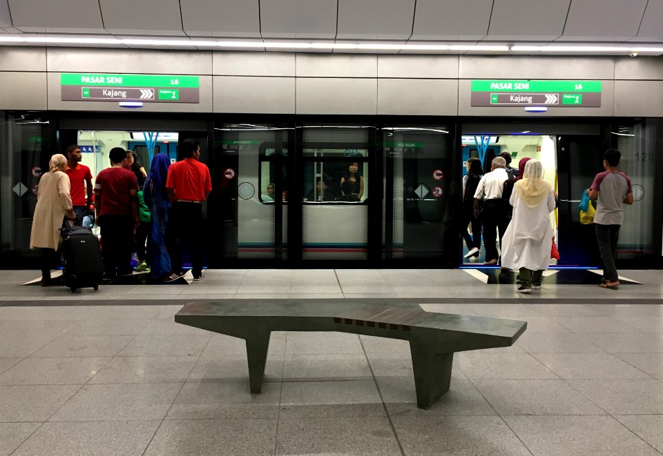 SBK Line Pasar Seni Bench 4