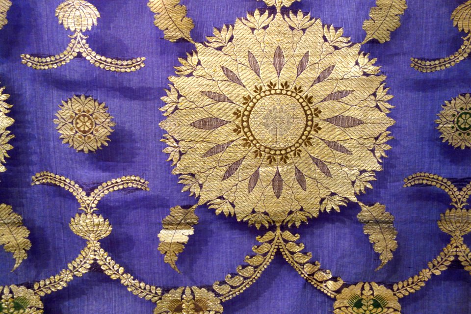 Sari, Varanasi, Uttar Pradesh, India, view 2, 20th century, silk, gold thread - Textile Museum of Canada - DSC00956