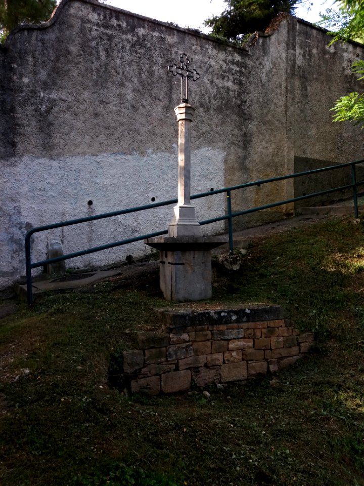 Sathonay-Village - Montée du Village, croix (3)