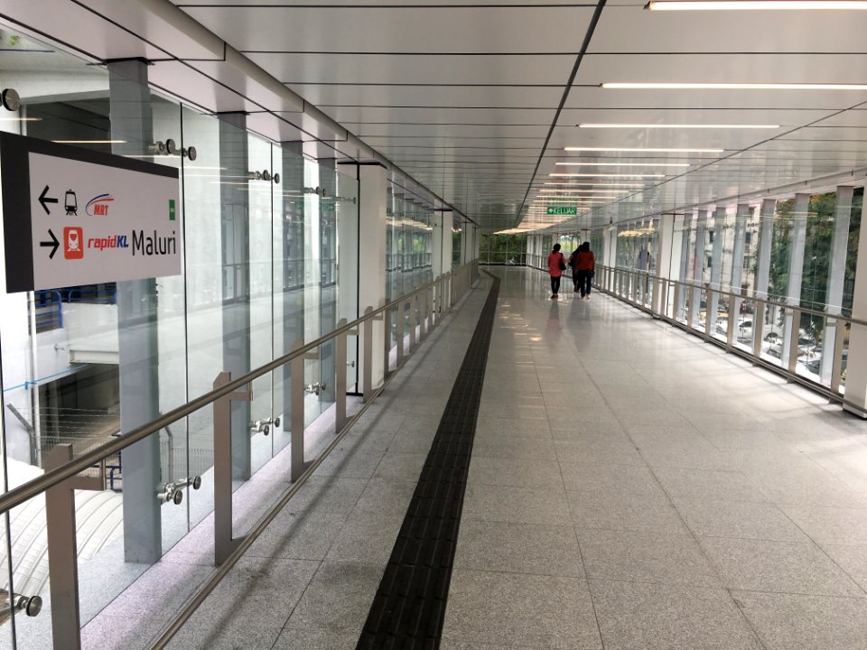 SBK Line Maluri Station Linkway 2