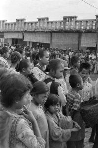 Salatiga. De voorlichting van de bevolking der bevrijde gebieden is op moderne w, Bestanddeelnr 392-1-1