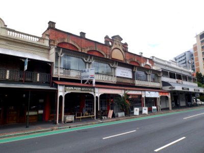 Shop Row, Woolloongabba