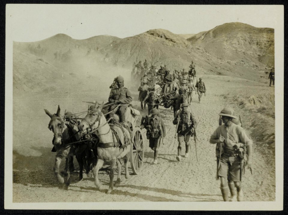 Scenes on the Sakartutan Baghaz Road over the Jibel Hamarin., Bestanddeelnr 158-1522