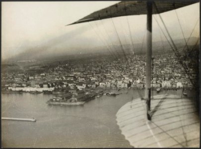 Scene taken from a British seaplane flying over Salonica Bay, Bestanddeelnr 158-2484