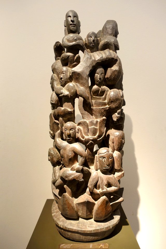 Scene of everyday life, Phung communale house, Ha Tay province, late 16th century AD, wood - Vietnam National Museum of Fine Arts - Hanoi, Vietnam - DSC04939