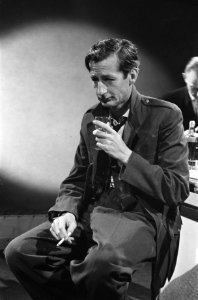 Scene uit Zon op Hiroshima , Eric van Ingen in de rol Clive McLeigh, Bestanddeelnr 914-3439