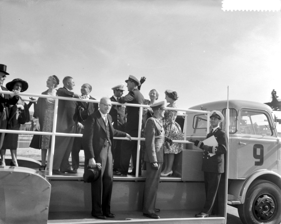 Tewaterlating van de tanker Mohammed Reza Shah door Prinses Margriet in aanwez, Bestanddeelnr 910-3862