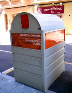Tafalla - Contenedores de reciclaje 02