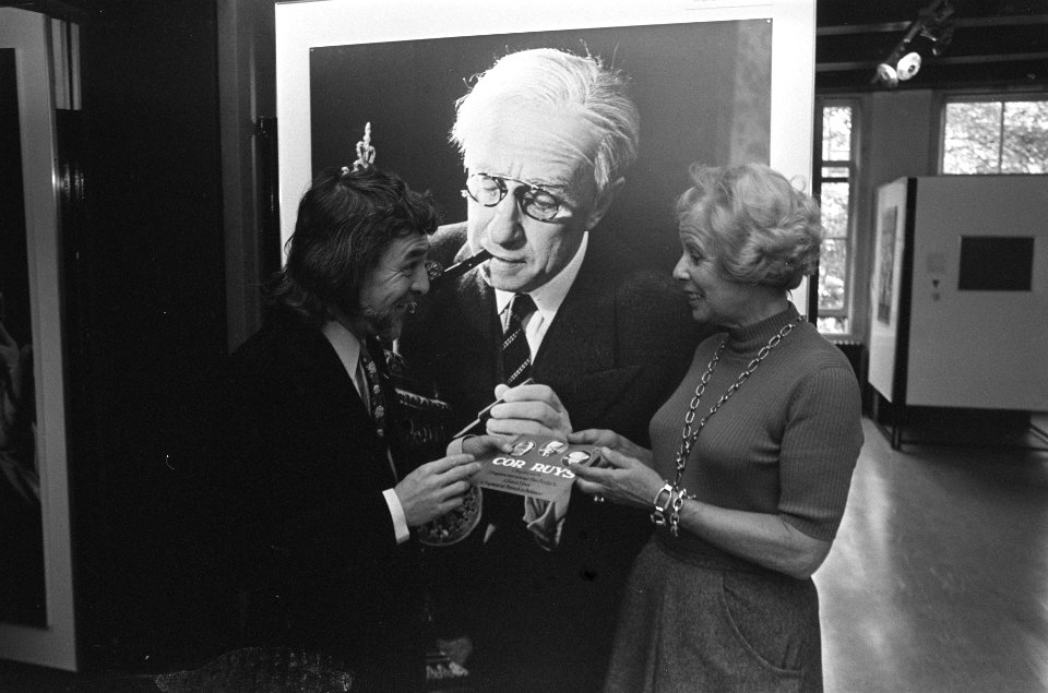Tentoonstelling Cor Ruys in toneelmuseum in Amsterdam Wim Ibo (l) en Mary Dress, Bestanddeelnr 927-4595