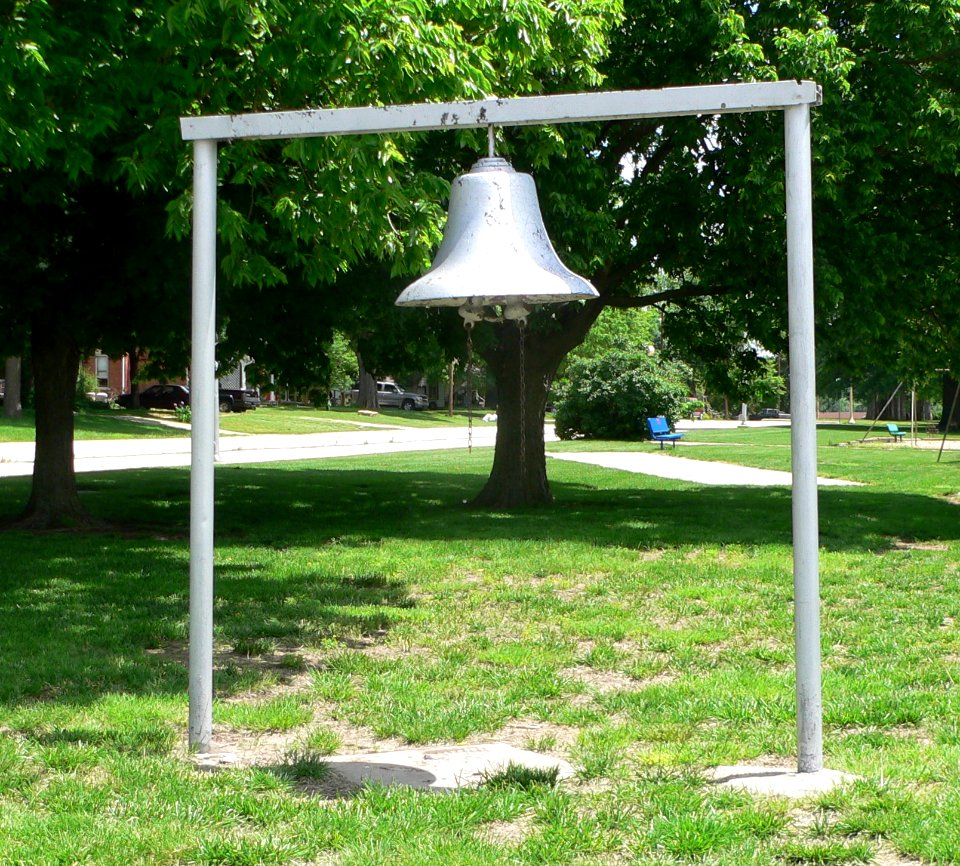 Table Rock, NE public square park bell