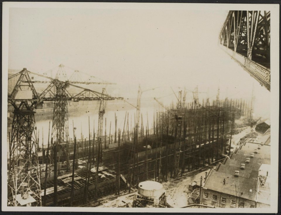 Shipbuilding as seen from a big crane, Bestanddeelnr 158-2687