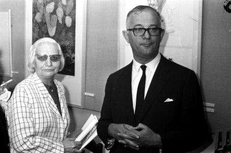 Shimson Arad enn echtgenote bij een tentoonstelling te Amsterdam, Bestanddeelnr 922-5963
