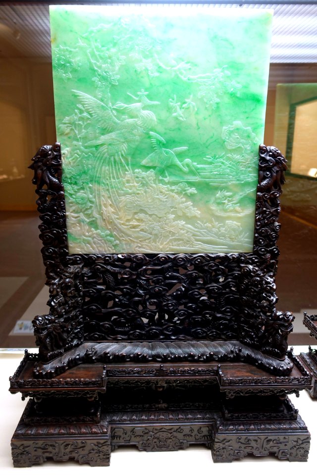 Table screen with flowers and birds, side A, view 1, China, Qing dynasty, 18th-19th century, jadeite - Matsuoka Museum of Art - Tokyo, Japan - DSC07370