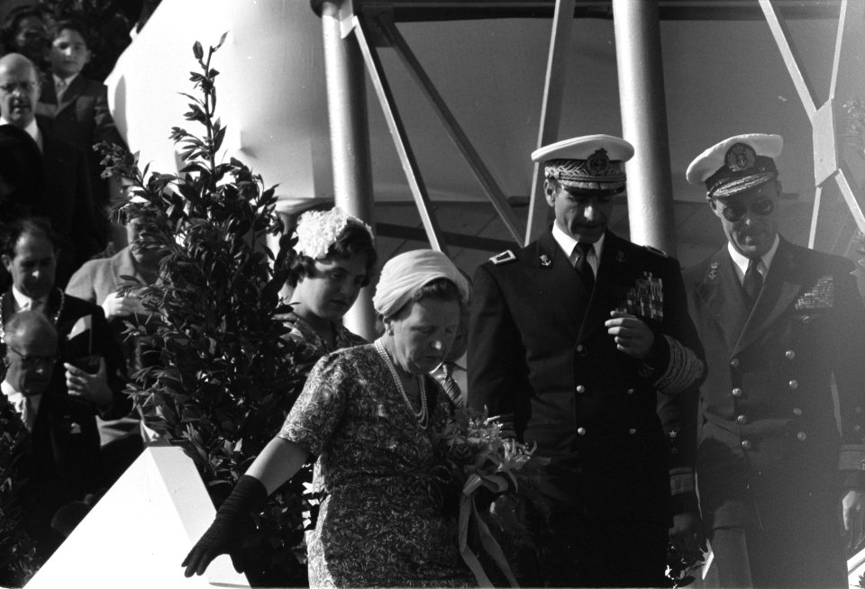 Tewaterlating van de tanker Mohammed Reza Shah door Prinses Margriet in aanwez, Bestanddeelnr 910-3876