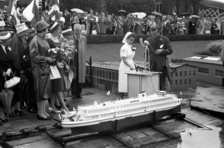 Tewaterlating van miniatuur RKH-schip, Bestanddeelnr 912-7364