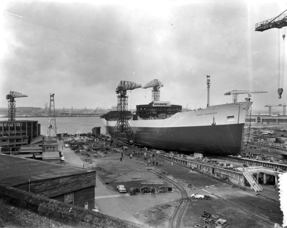 Tewaterlating van de Naess Endeavour bij de NDSM, Bestanddeelnr 911-5482