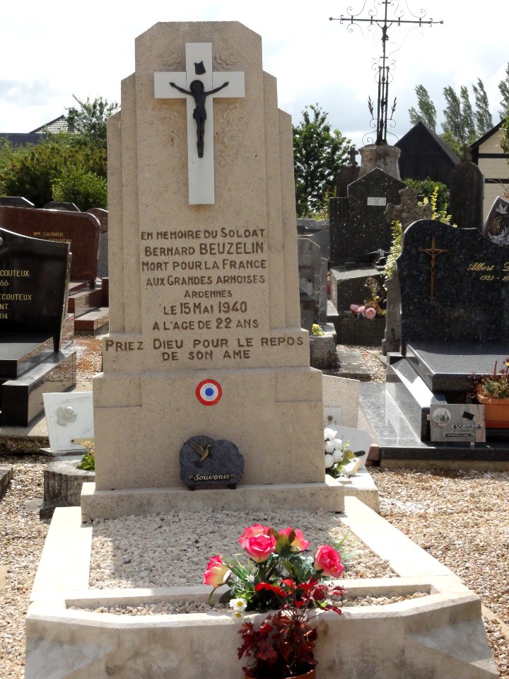 Touffreville-la-Corbeline (Seine-Mar.) tombe militaire