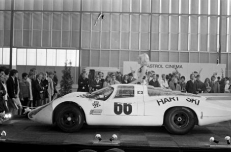 Tentoonstelling Autosport 1969 in RAI modeshow tussen de wagens, Bestanddeelnr 922-4168