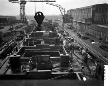 Tewaterlating van half schip bij de NDSM, Bestanddeelnr 911-0018