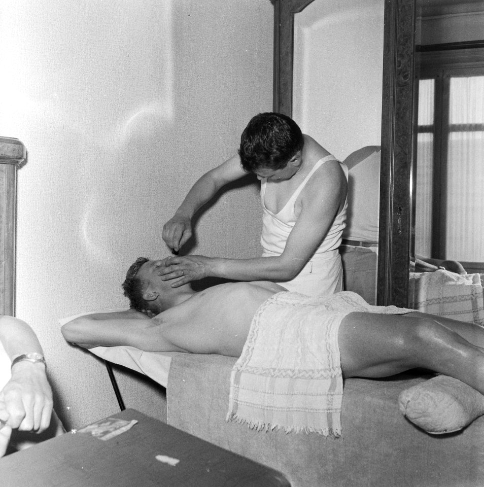 Tour de France , G Kersten tijdens de massage, Bestanddeelnr 911-3785