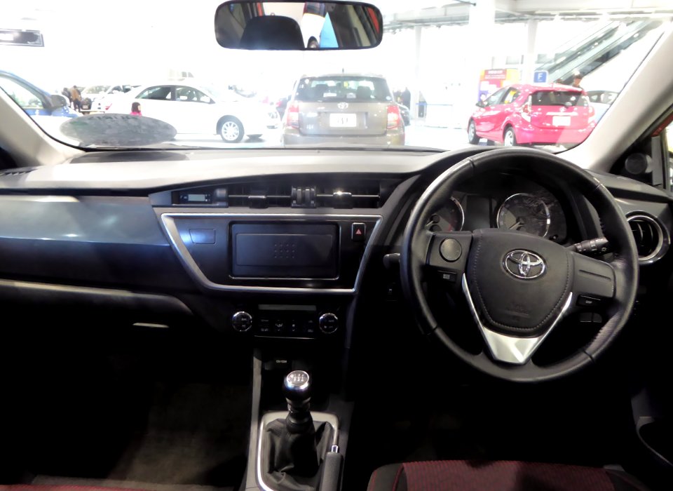 Toyota AURIS RS "S Package" 2WD (ZRE186H) interior