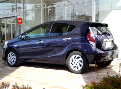 Toyota AQUA S (NHP10) left