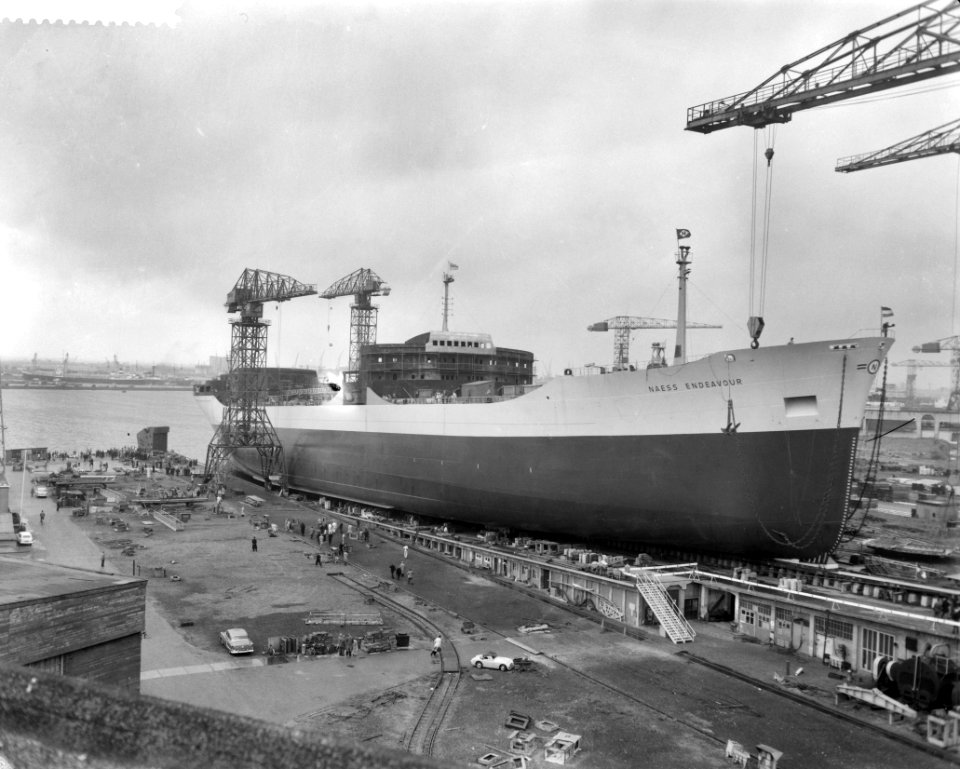 Tewaterlating van de Naess Endeavour bij de NDSM, Bestanddeelnr 911-5476