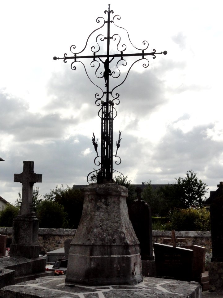 Touffreville-la-Corbeline (Seine-Mar.) croix de cimetière