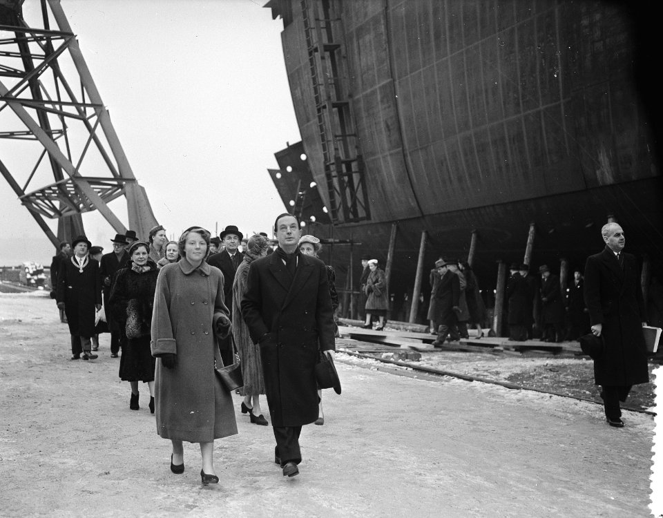 Tewaterlating Vassim door Prinses Beatrix bij NDSM, Bestanddeelnr 906-9412