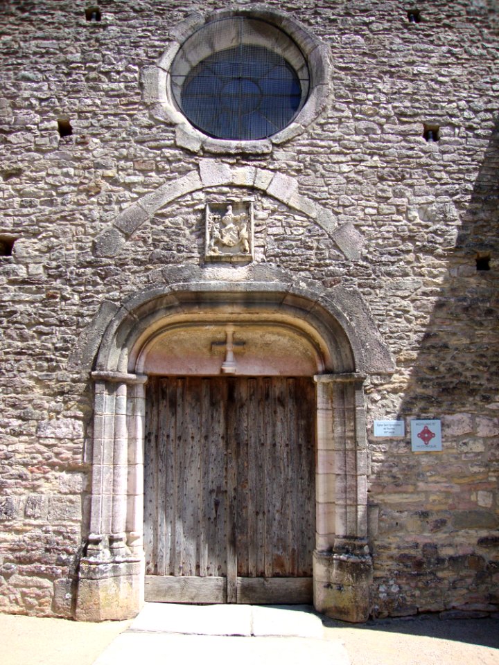 Touches (Mercurey, Saône-et-Loire, Fr) portail église