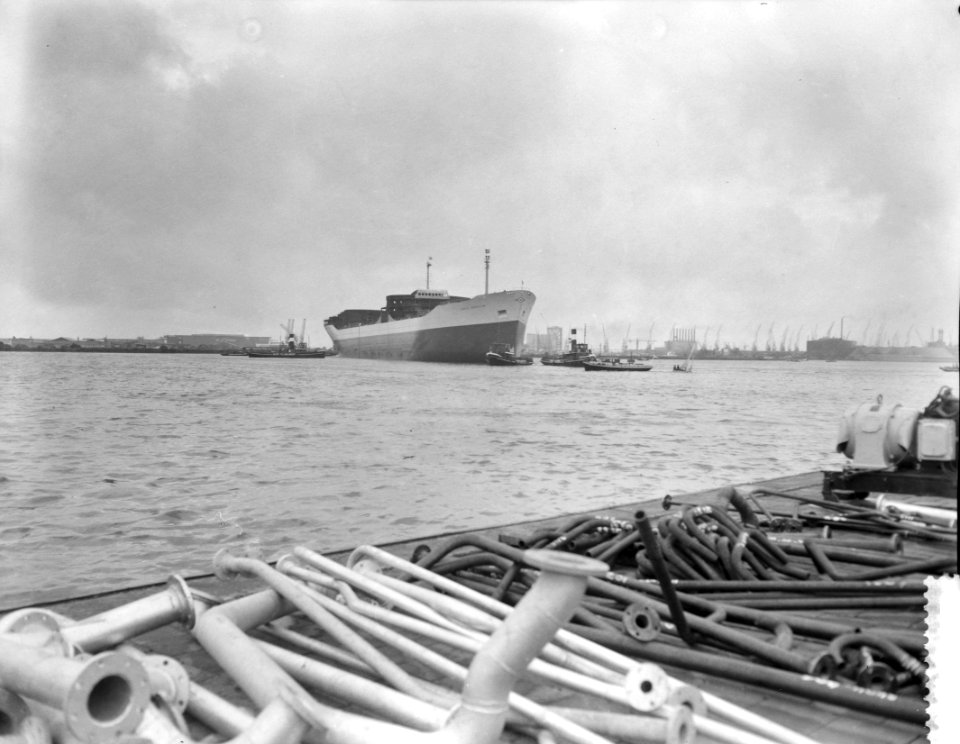 Tewaterlating van de Naess Endeavour bij de NDSM, Bestanddeelnr 911-5481