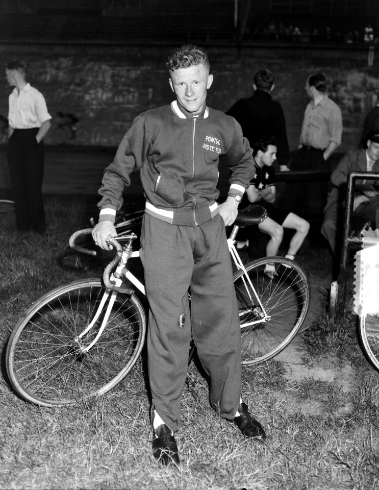 Tour de France. Ploeg in Olympisch Stadion. Nieuwe gezichten Henk Stevens en Ad, Bestanddeelnr 905-8085