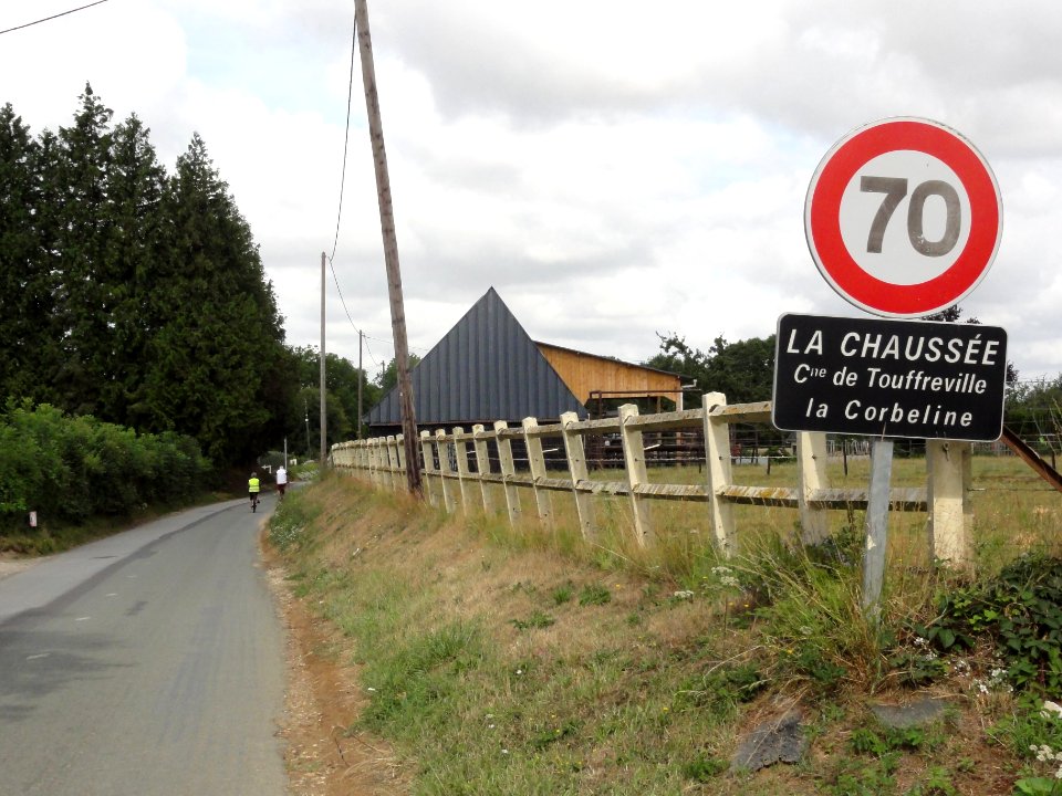 Touffreville-la-Corbeline (Seine-Mar.) entrée de La Chaussée