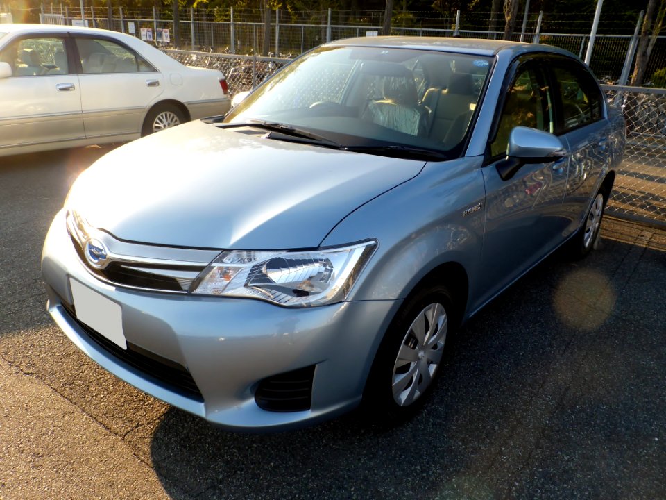 Toyota COROLLA Axio HYBRID G (E165) front